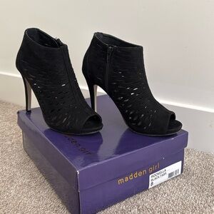 Madden Girl Rockella black stilettos size 8